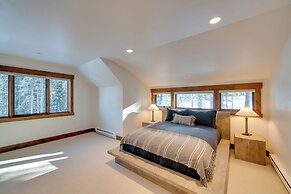 Custom Ski-in/out Chalet With Hot Tub & Wet Bars!