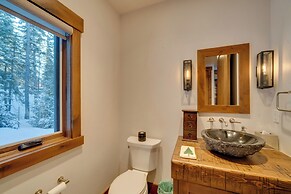 Custom Ski-in/out Chalet With Hot Tub & Wet Bars!