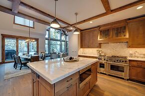 Custom Ski-in/out Chalet With Hot Tub & Wet Bars!