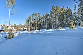 Custom Ski-in/out Chalet With Hot Tub & Wet Bars!