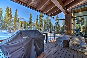 Custom Ski-in/out Chalet With Hot Tub & Wet Bars!