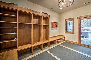 Custom Ski-in/out Chalet With Hot Tub & Wet Bars!