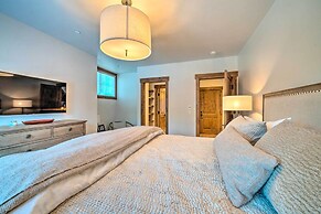 Custom Ski-in/out Chalet With Hot Tub & Wet Bars!