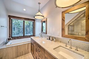 Custom Ski-in/out Chalet With Hot Tub & Wet Bars!