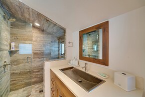 Custom Ski-in/out Chalet With Hot Tub & Wet Bars!