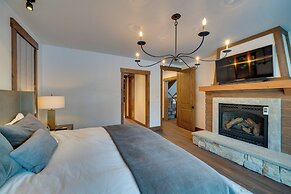 Custom Ski-in/out Chalet With Hot Tub & Wet Bars!