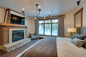 Custom Ski-in/out Chalet With Hot Tub & Wet Bars!