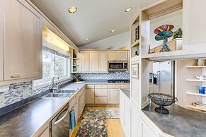 Charming Bayview Art House With Deck & Grill!