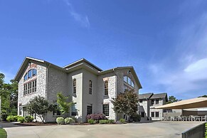 Updated Branson Condo w/ Indoor Pool Access!
