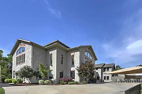 Updated Branson Condo w/ Indoor Pool Access!
