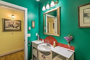 Charming Retreat Near Downtown Frankfort & Beaches