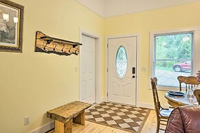 Charming Retreat Near Downtown Frankfort & Beaches