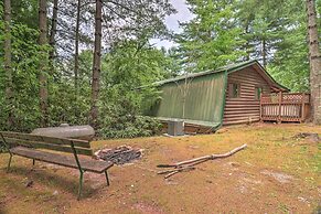 Cozy Maggie Valley Cabin w/ Deck & Private Hot Tub