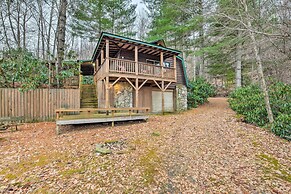 Cozy Maggie Valley Cabin w/ Deck & Private Hot Tub