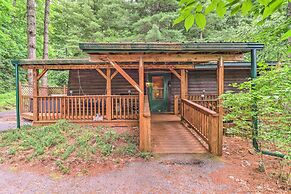 Cozy Maggie Valley Cabin w/ Deck & Private Hot Tub