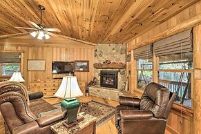 Fletcher Cabin: Wraparound Deck & Pond Access