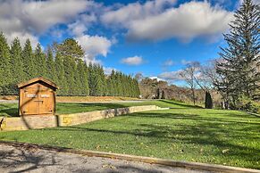 Fletcher Cabin: Wraparound Deck & Pond Access