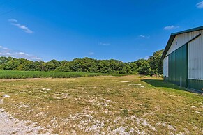 Idyllic Mt Sterling Retreat w/ Private Lake!