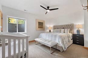 Spacious Mtn Manor, 1 Mi to Brian Head Resort!