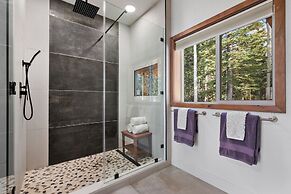 Spacious Mtn Manor, 1 Mi to Brian Head Resort!