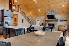 Spacious Cabin: 10 Mi to Sunday River Skiing!