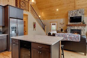 Spacious Cabin: 10 Mi to Sunday River Skiing!