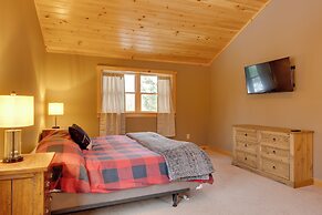 Spacious Cabin: 10 Mi to Sunday River Skiing!