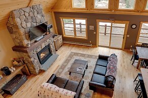 Spacious Cabin: 10 Mi to Sunday River Skiing!
