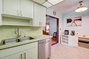 Bradenton Cottage w/ Screened Pool: 12 Mi to Beach