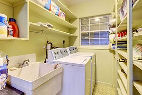 Bradenton Cottage w/ Screened Pool: 12 Mi to Beach