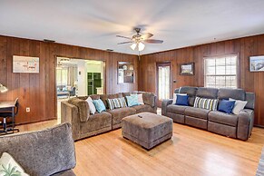 Bradenton Cottage w/ Screened Pool: 12 Mi to Beach