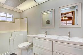 Bradenton Cottage w/ Screened Pool: 12 Mi to Beach