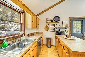 Boone Hideaway w/ Deck, Grill & Forest Views!