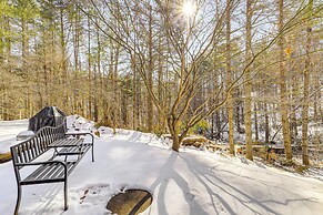 Boone Hideaway w/ Deck, Grill & Forest Views!