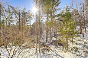 Boone Hideaway w/ Deck, Grill & Forest Views!
