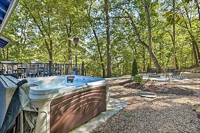 Secluded Table Rock Lake/branson Cabin w/ Hot Tub!