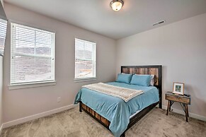 Inviting Hideout Townhome w/ Balcony & Lake Views!