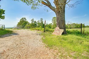 Secluded Everton Retreat w/ Ozark Mountain Views!
