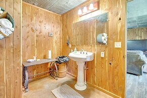 Secluded Everton Retreat w/ Ozark Mountain Views!