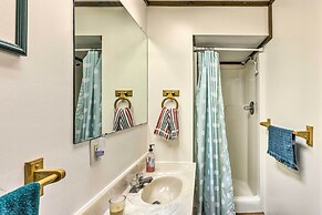 Rustic-chic Lake Glen Studio: 4 Mi to Beach!