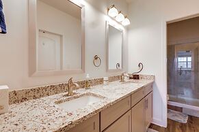 Bright Lewes Condo w/ Balcony, 7 Mi to Beach!