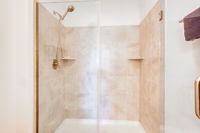 Bright Lewes Condo w/ Balcony, 7 Mi to Beach!