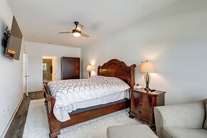 Bright Lewes Condo w/ Balcony, 7 Mi to Beach!