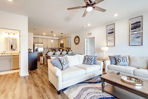 Bright Lewes Condo w/ Balcony, 7 Mi to Beach!