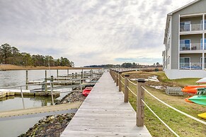 Bright Lewes Condo w/ Balcony, 7 Mi to Beach!