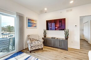 Bright Lewes Condo w/ Balcony, 7 Mi to Beach!
