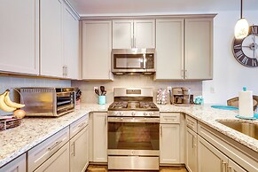 Bright Lewes Condo w/ Balcony, 7 Mi to Beach!