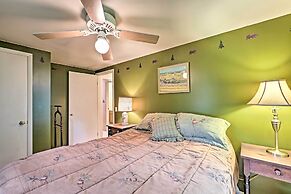 2 Mi to Winery: Le Roy Escape w/ Fire Pit & Views