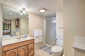 2 Mi to Winery: Le Roy Escape w/ Fire Pit & Views