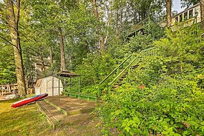 2 Mi to Winery: Le Roy Escape w/ Fire Pit & Views